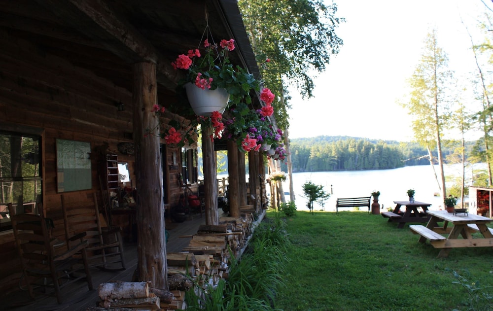 Kiwassa Lake Bed & Breakfast and Cabins 46/50