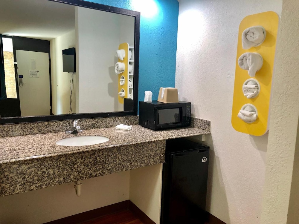 Motel6 Nashville, TN - Airport 52/54