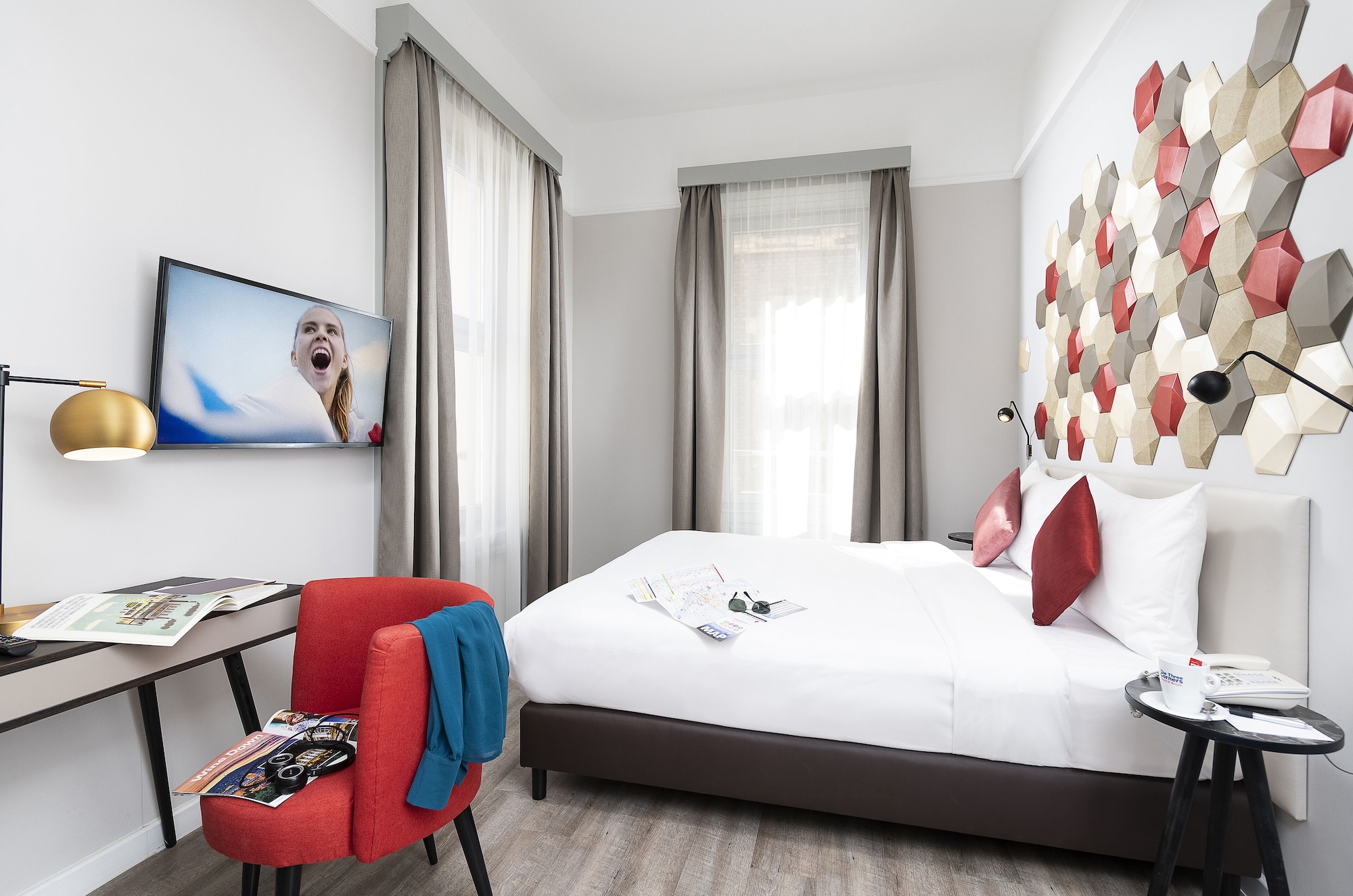 SUPERIOR, DOUBLE OR TWIN BED