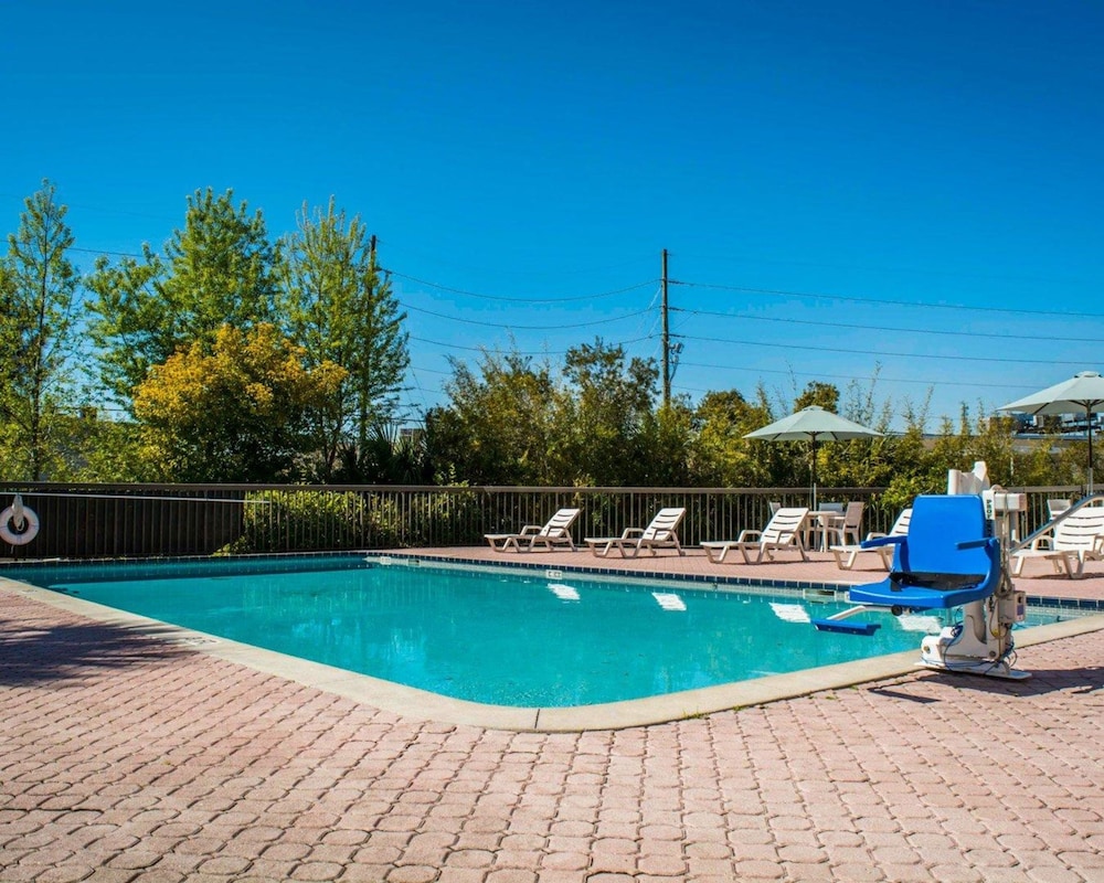 Quality Inn Weeki Wachee - Spring Hill 3/52