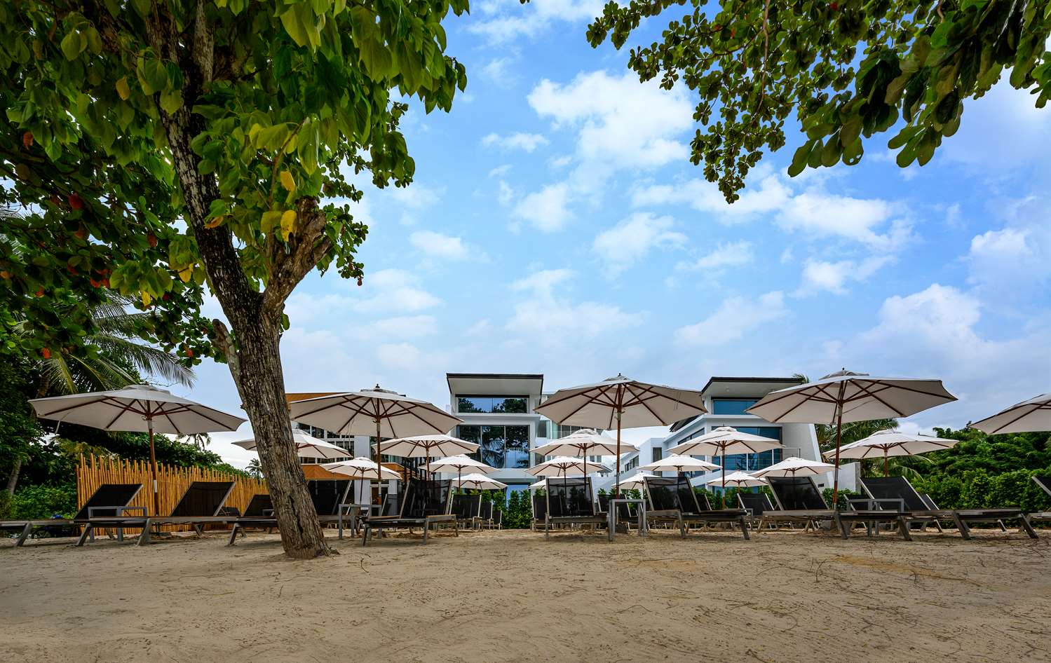 The Beachfront Hotel Phuket 18/19