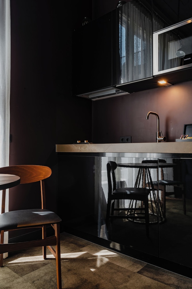 De Jonker Urban Studios & Suites 58/60
