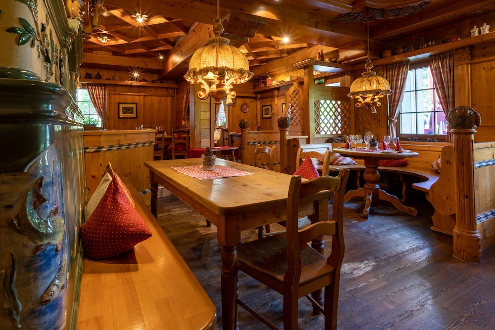 Sackmanns Wanderhotel Lowen 10/19