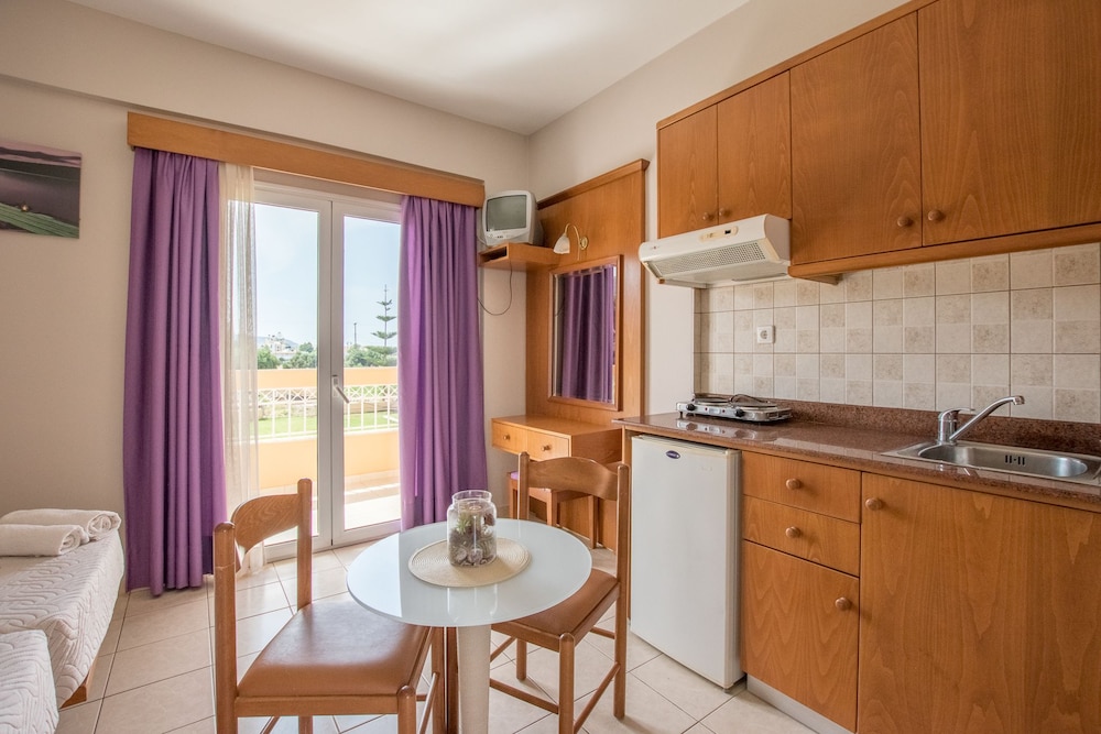 Danelis Studios & Apartments 33/55