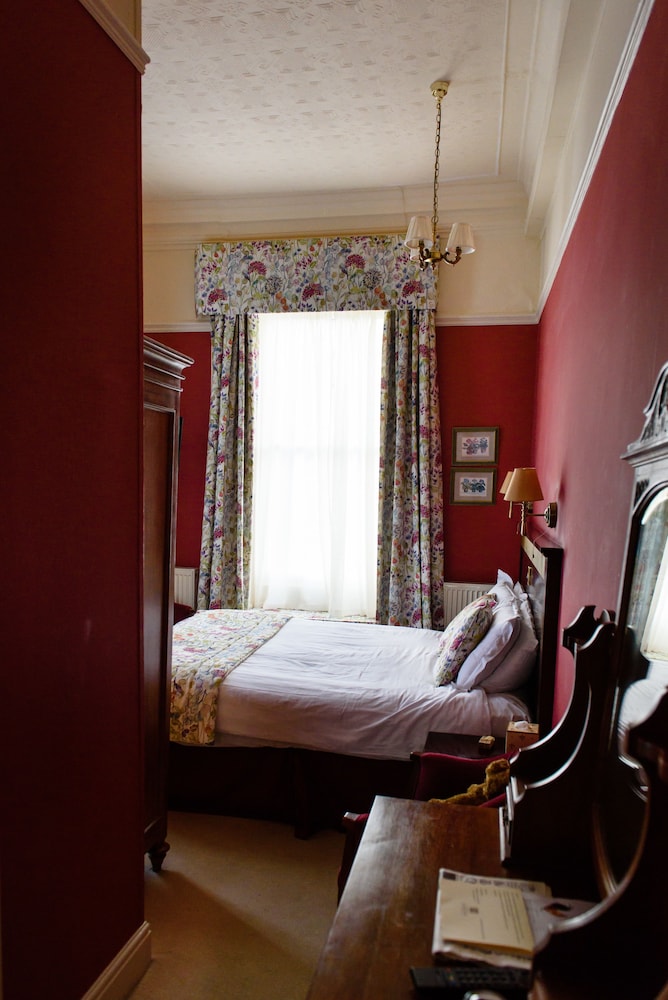 Old Hall Hotel 32/70