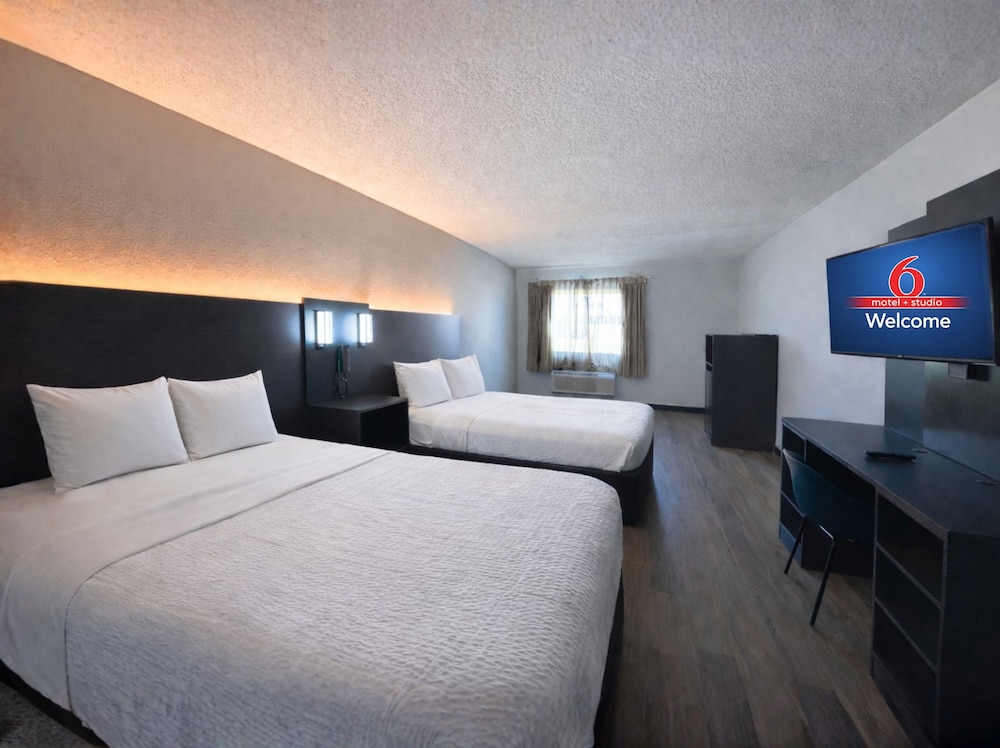 Motel6 Elkhart, IN 24/54