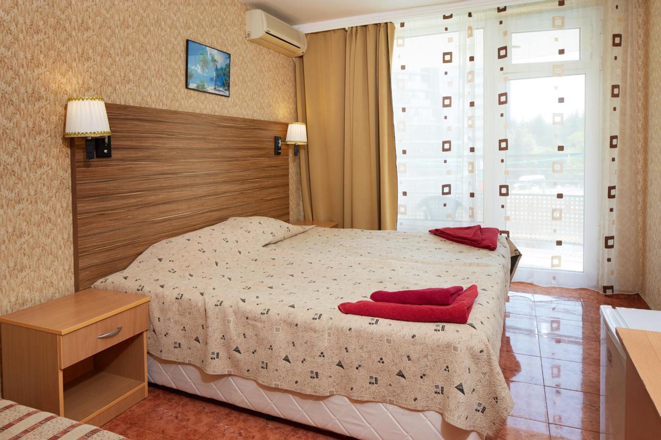 Hotel Yantra 12/21