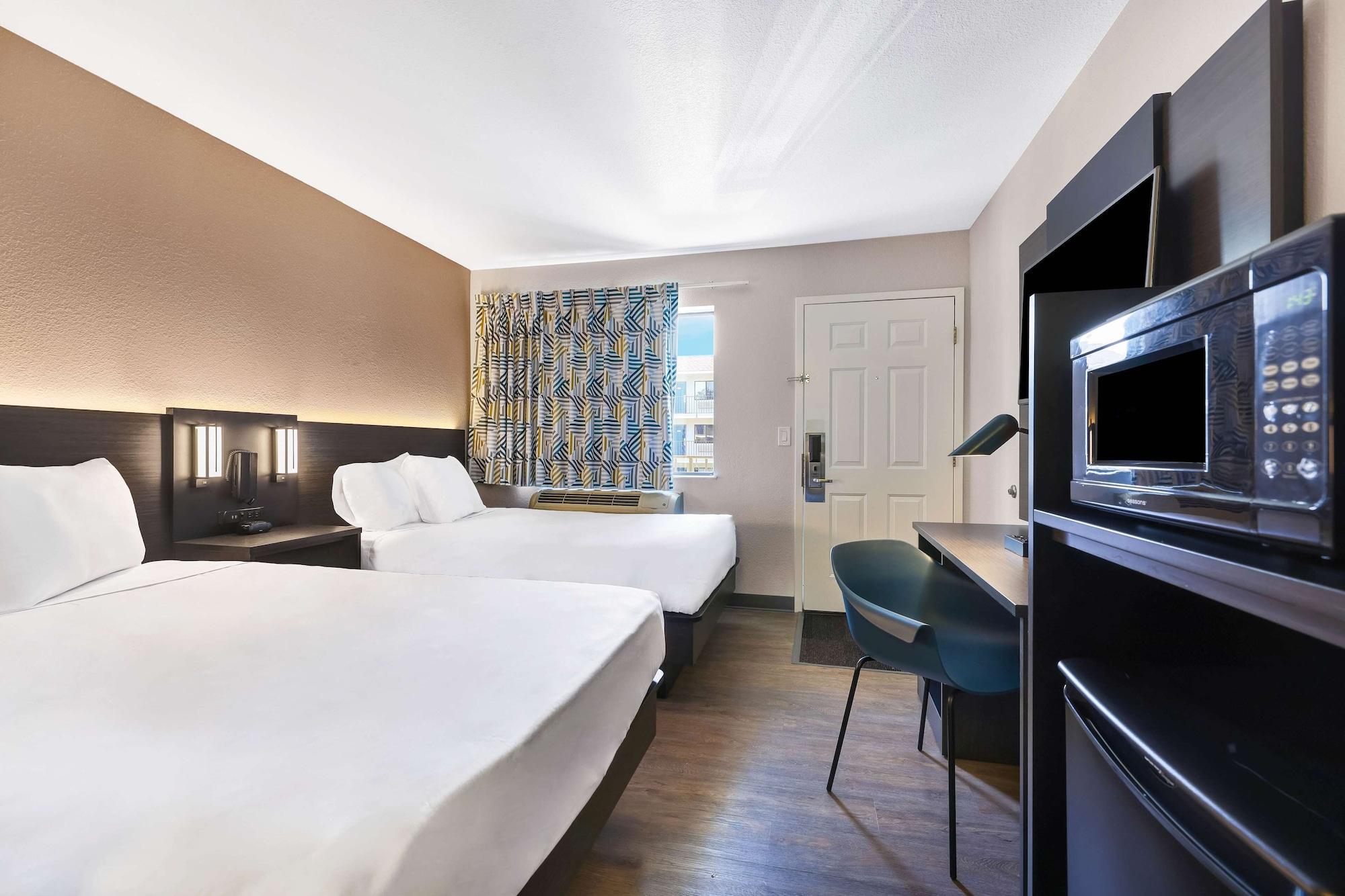 Deluxe, Multiple Beds، Motel6 Kirkland, WA - North Kirkland 4/9