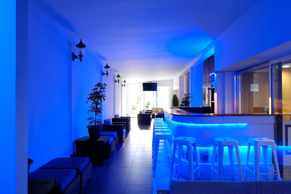 Flamingo Beach Hotel 7/35