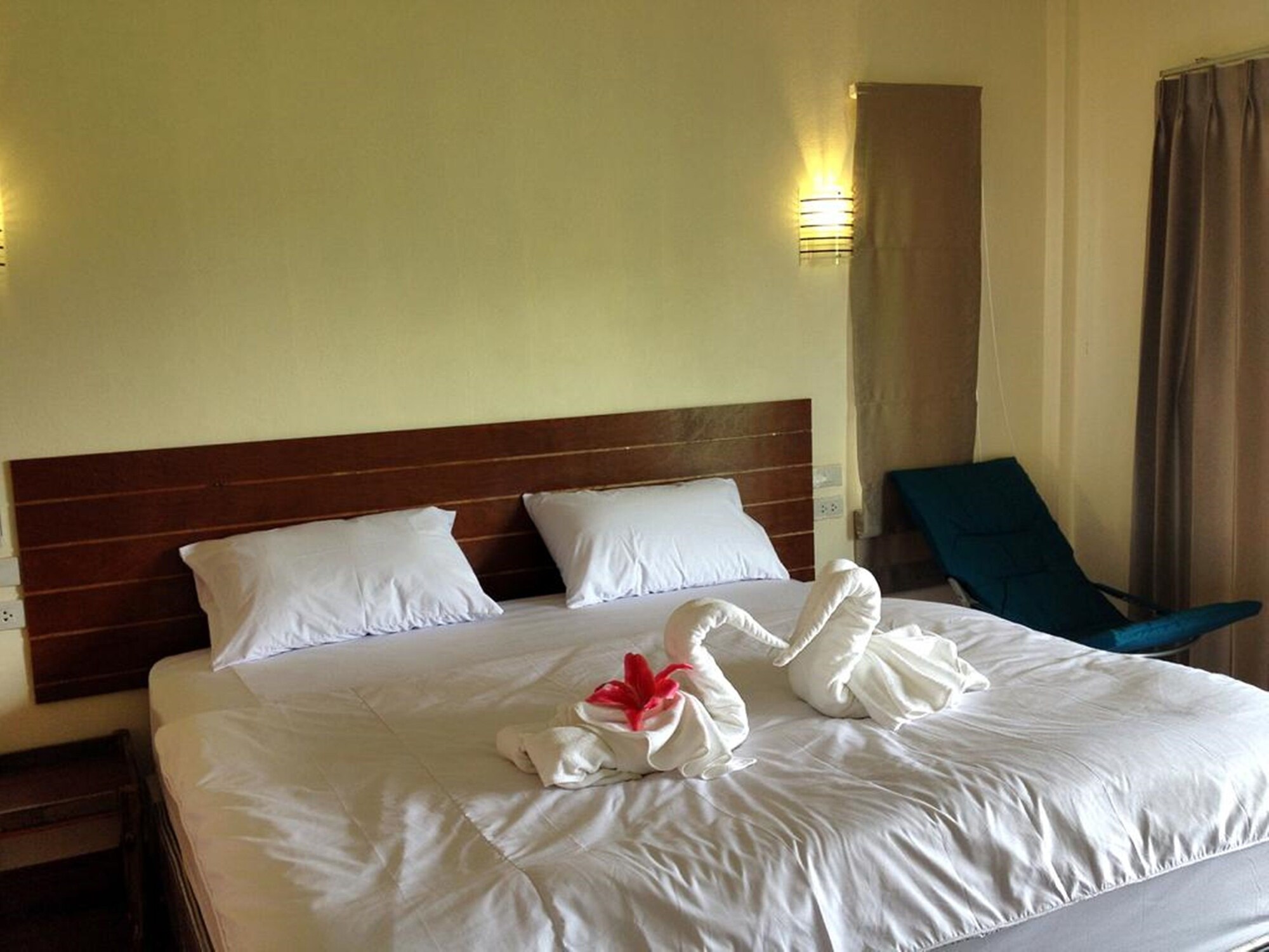 DELUXE, DOUBLE BED