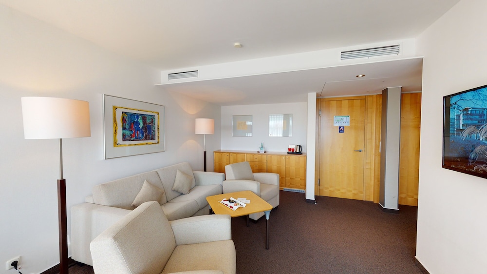 KONGRESSHOTEL POTSDAM AM TEMPLINER SEE 46/66