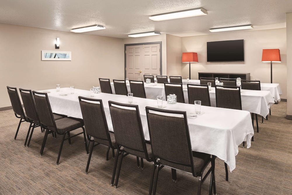 Country Inn and Suites By Radisson Cottage Grove MN 30/32
