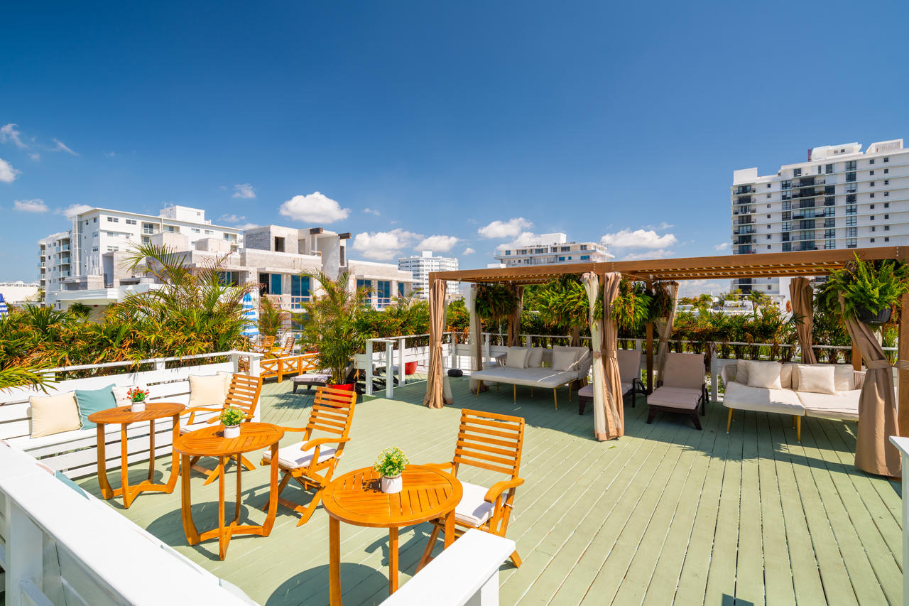 Catalina Hotel & Beach Club 61/70
