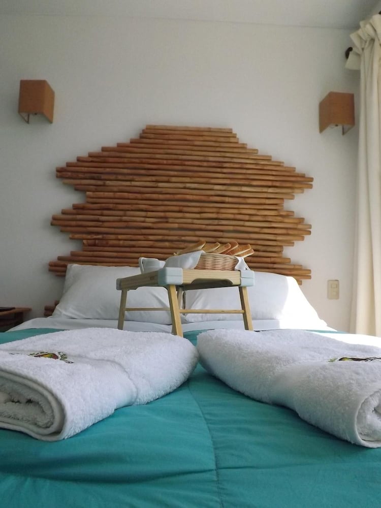 BAMBOO LODGE PARACAS 17/52