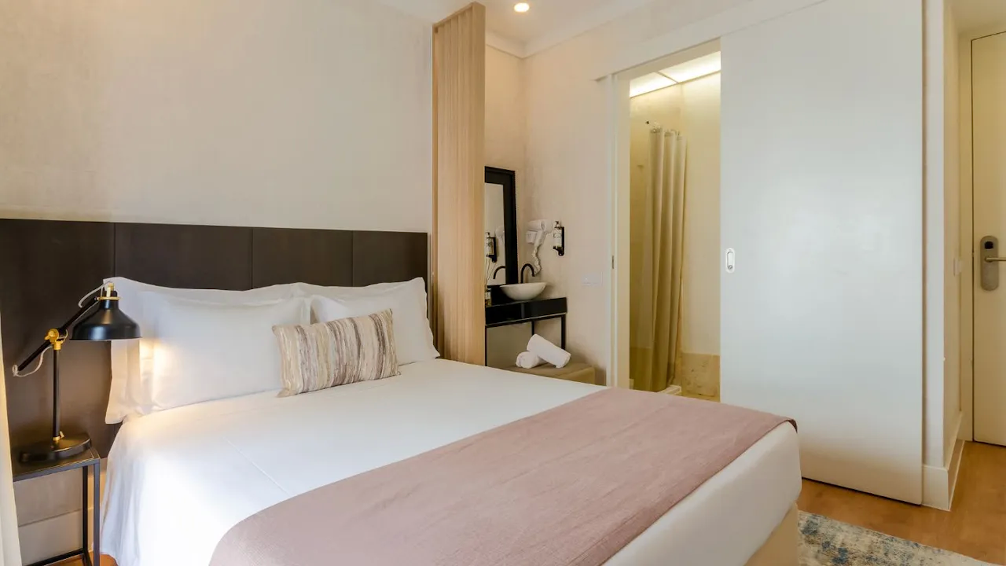 LX51 Studios & Suites - Lisbon center 8/26