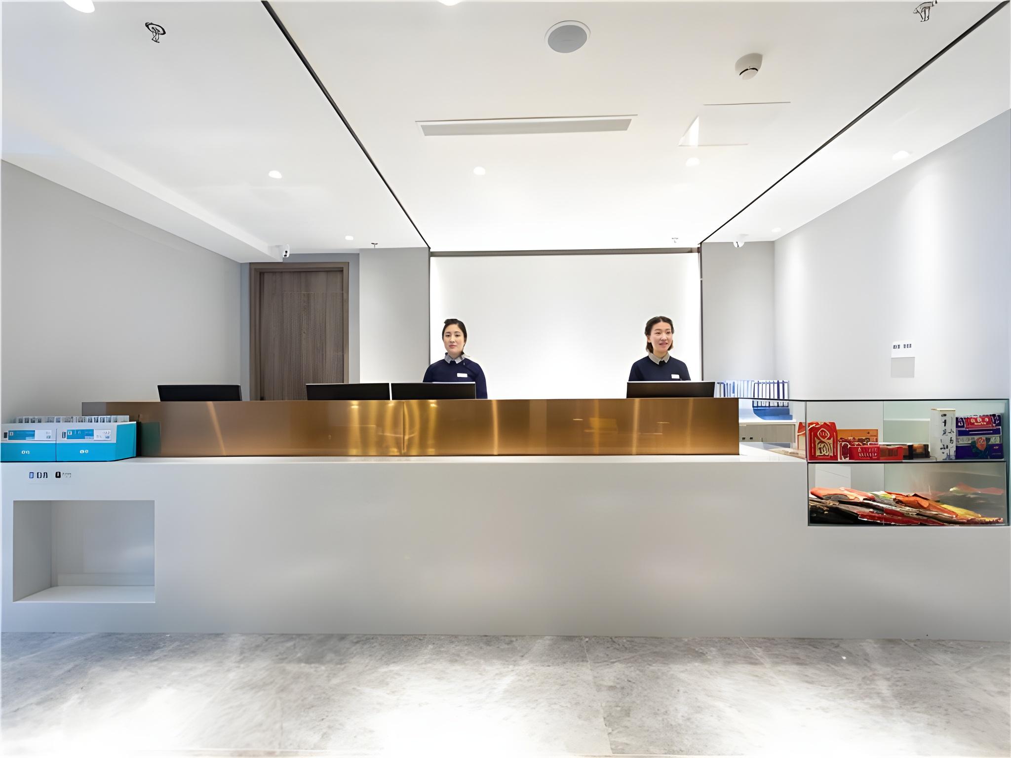 7 Days Premium Hotel (Chongqing North Railway Station North Square Center) 8/32