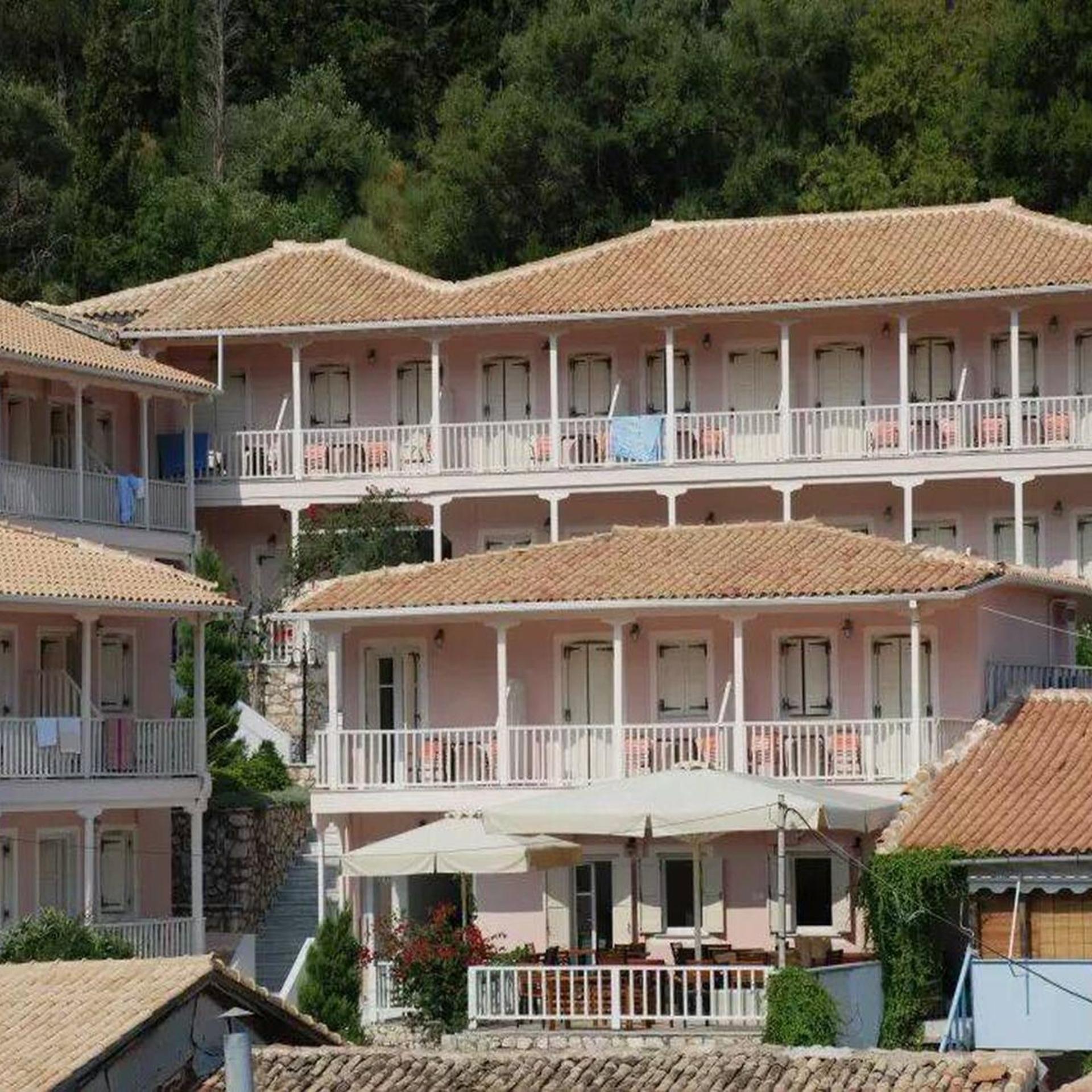 Ionis Hotel 7/42