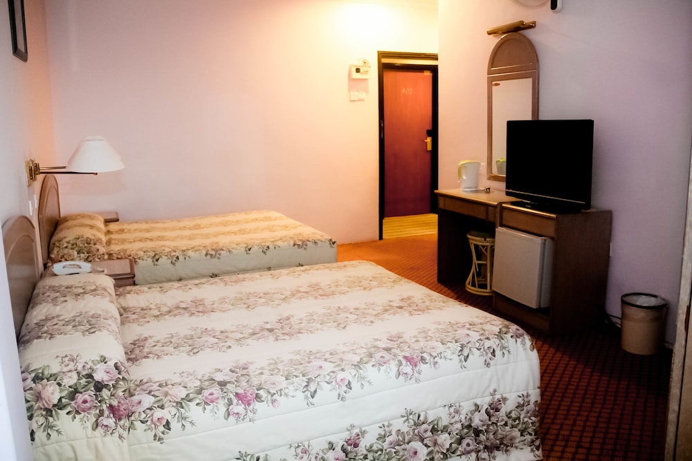 Hotel Rainbow 8/23