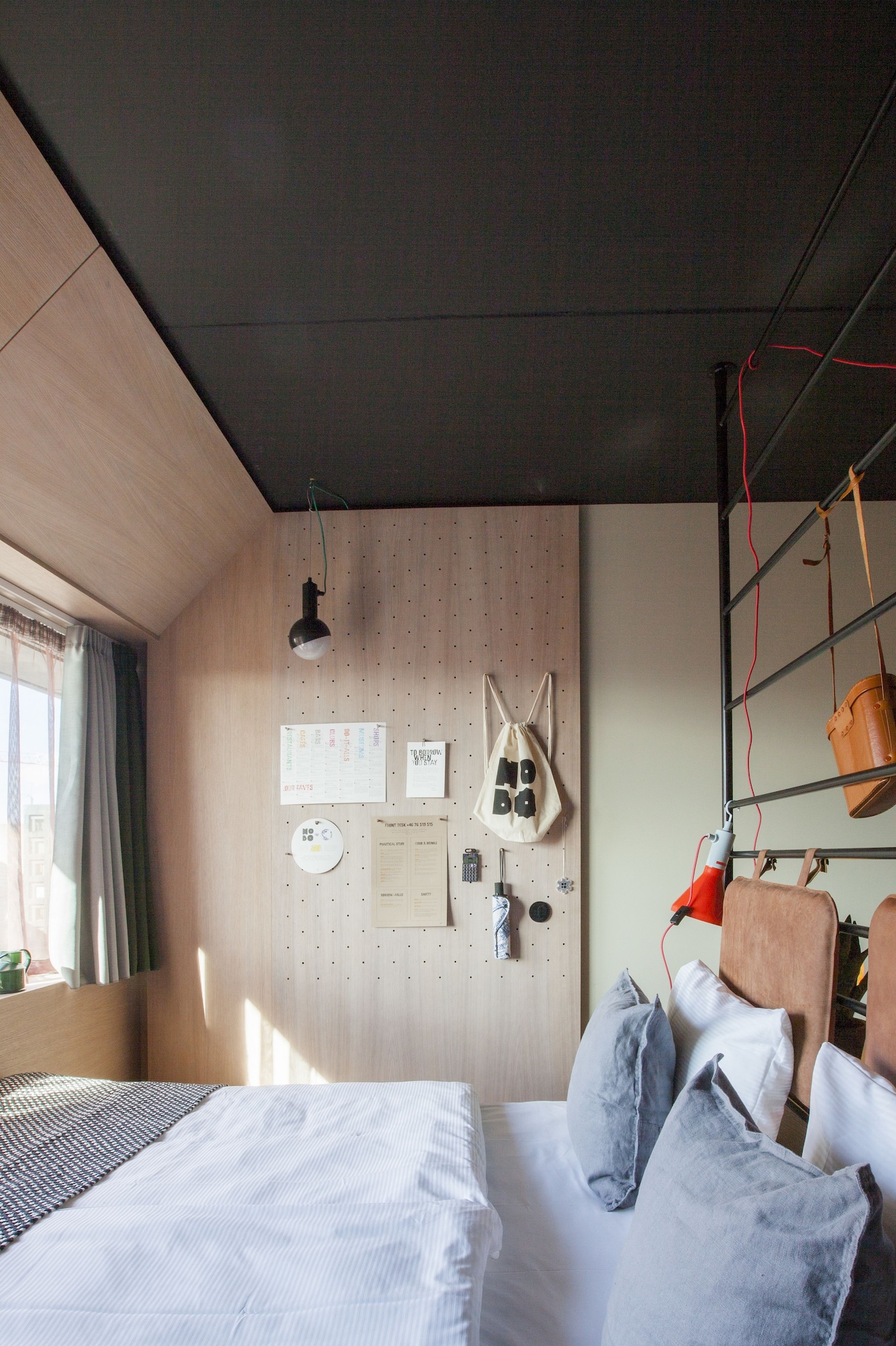 HOBO, TWIN BEDS