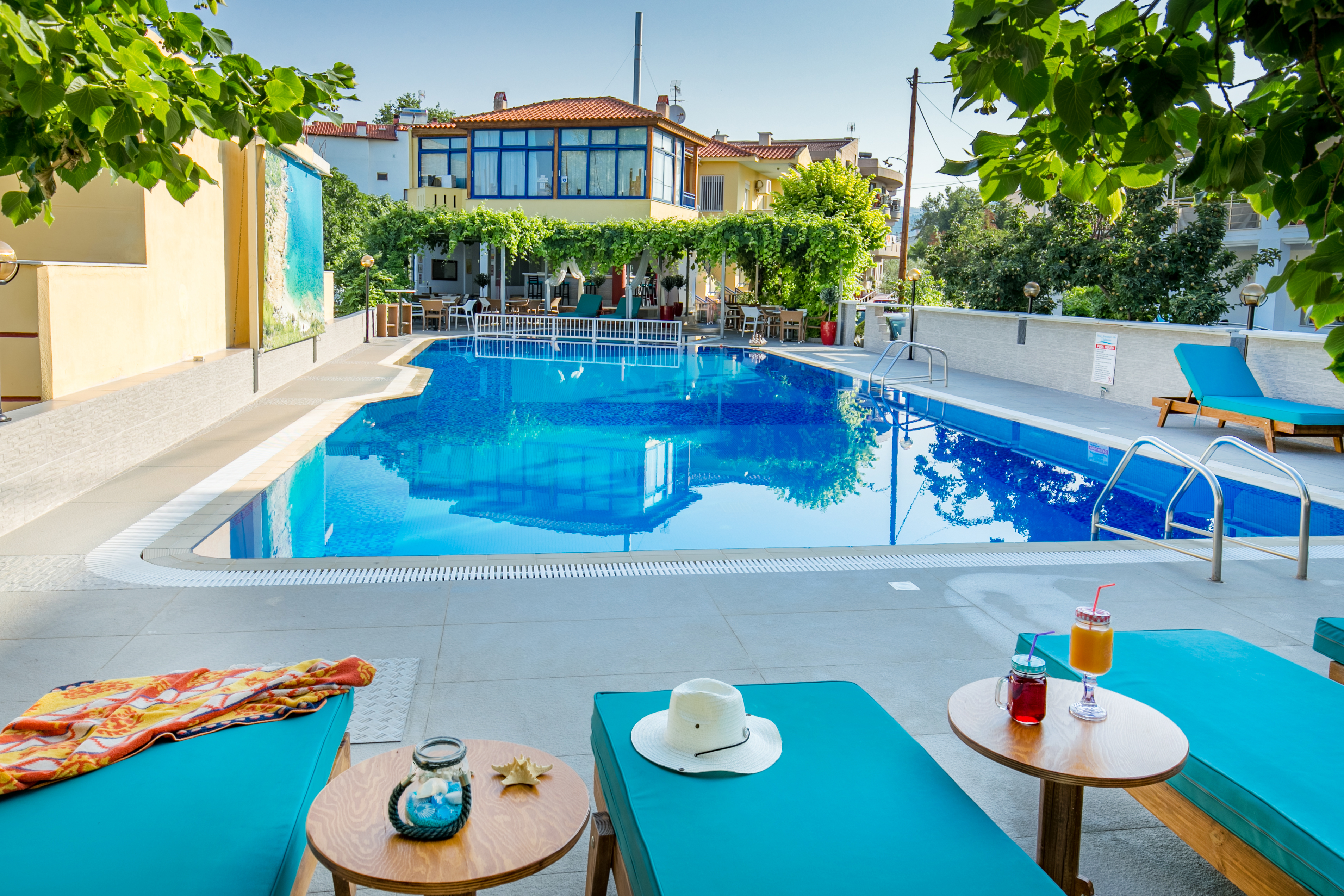 swimming pool spa