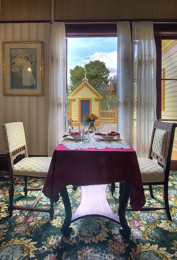 Gingerbread Mansion Inn 35/73