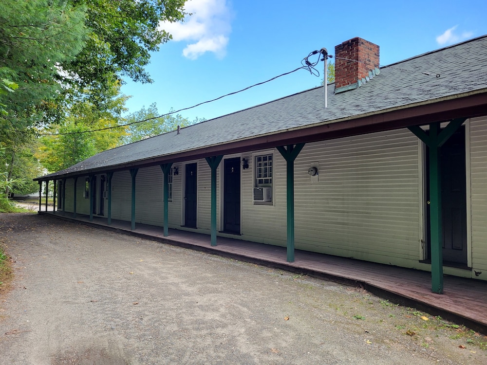 The Stowe Inn 58/64