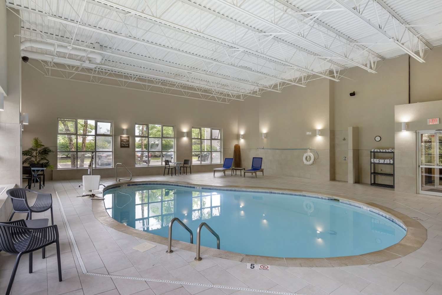 Comfort Inn North Polaris 20/38