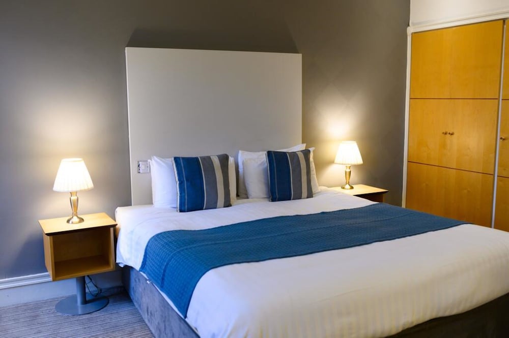 The Angel Hotel Cardiff 25/60
