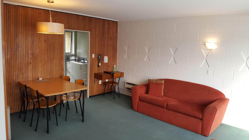 Aalton Motel 51/69