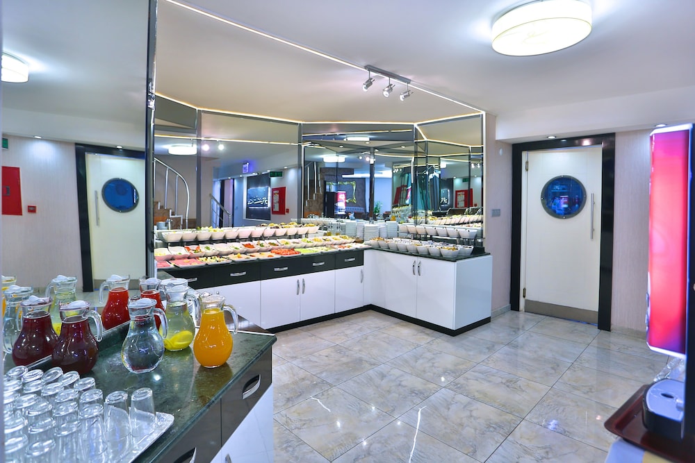 Budo Hotel 7/58