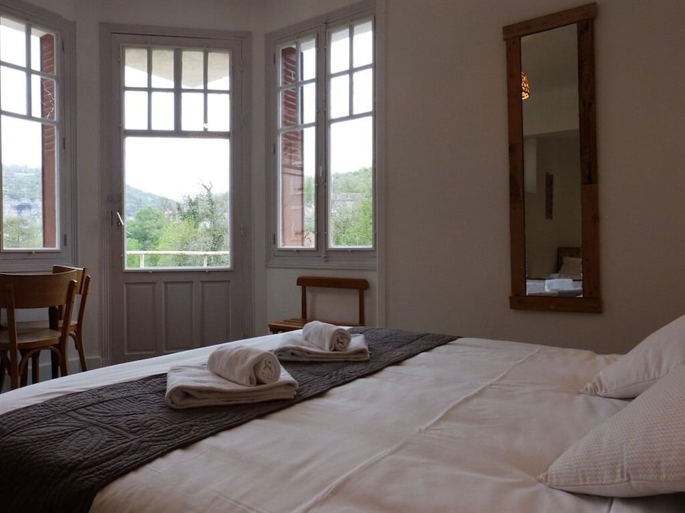 Hotel des Grottes 3/45