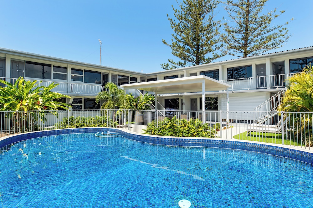 Montego Mermaid Beach Motel 67/69