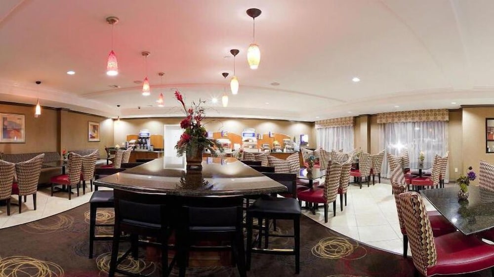 Holiday Inn Express Hotel Suites Katy 28/41