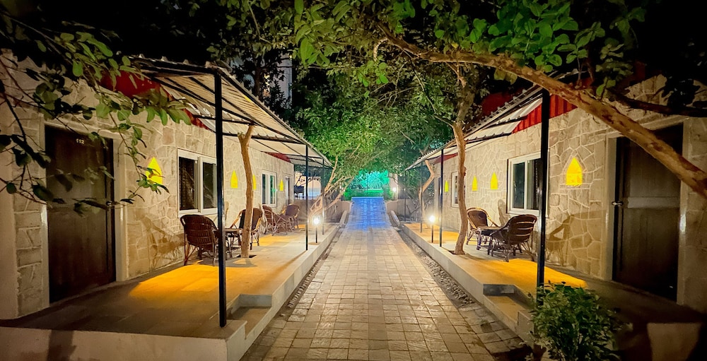 Ranthambhore National Resort 68/73