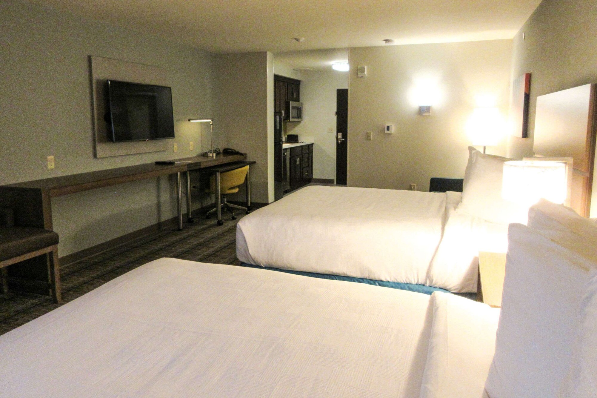 Efficiency, Suite, 2 Queen Beds، MainStay Suites Spokane Airport 3/5