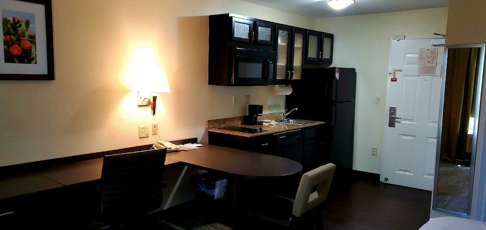 Candlewood Suites Houston Medical Center 65/72
