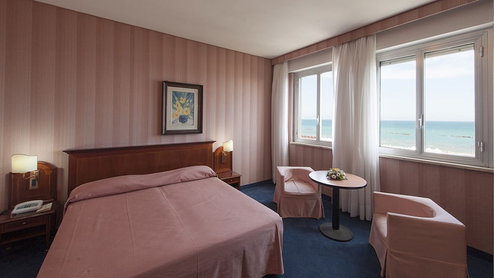 Esplanade Hotel 13/60