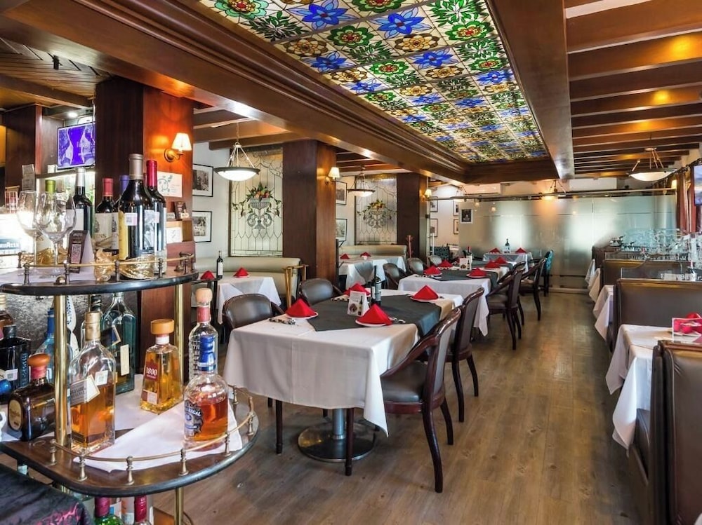 restaurant cafeteria