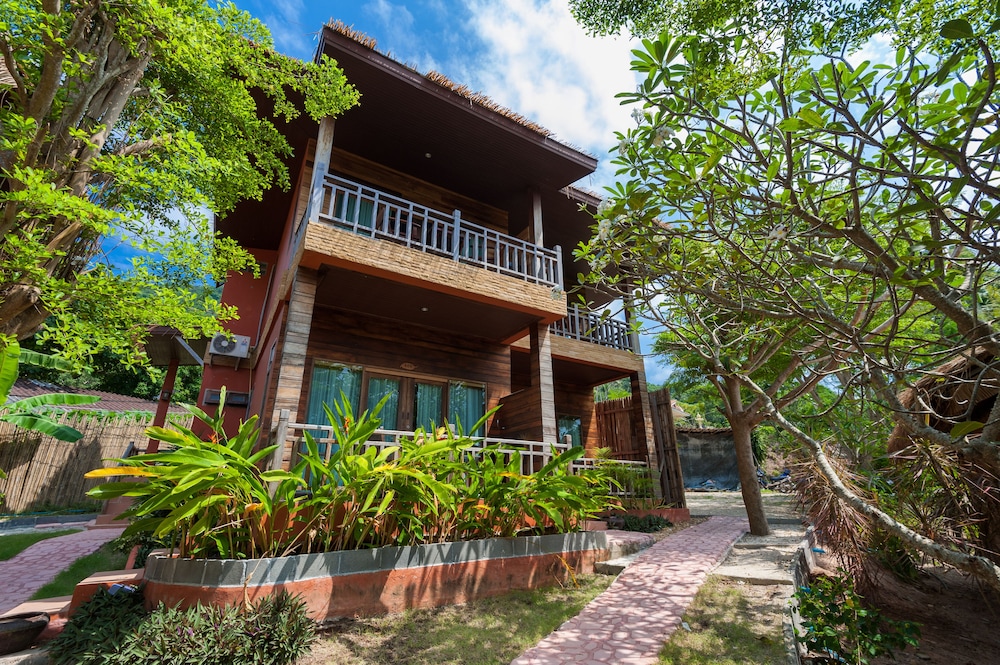 Palm Leaf Resort 3/54