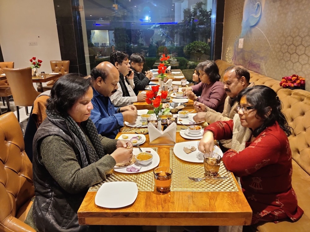 Hotel Shri Radha Nikunj Vrindavan 11/17
