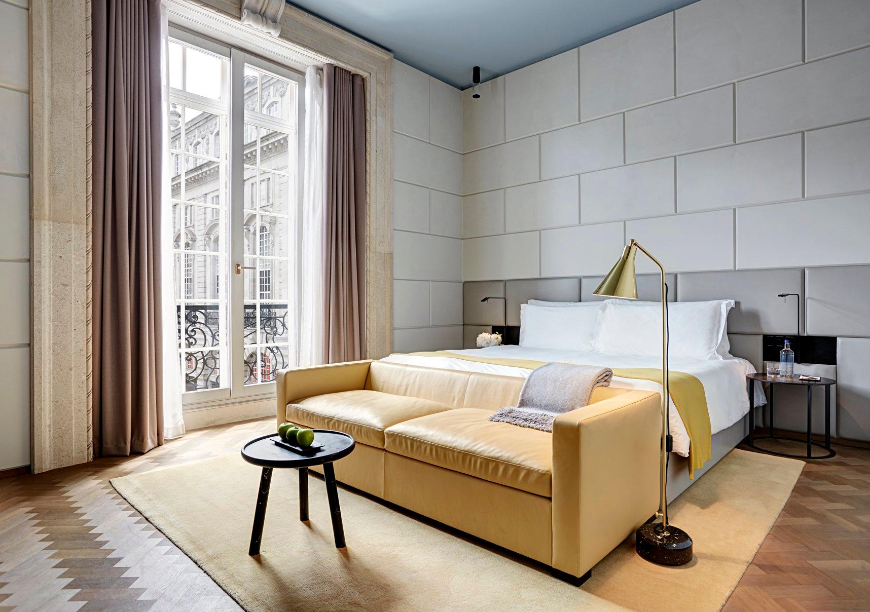 Grand, Regent, Suite, King Bed, 2 Sofa