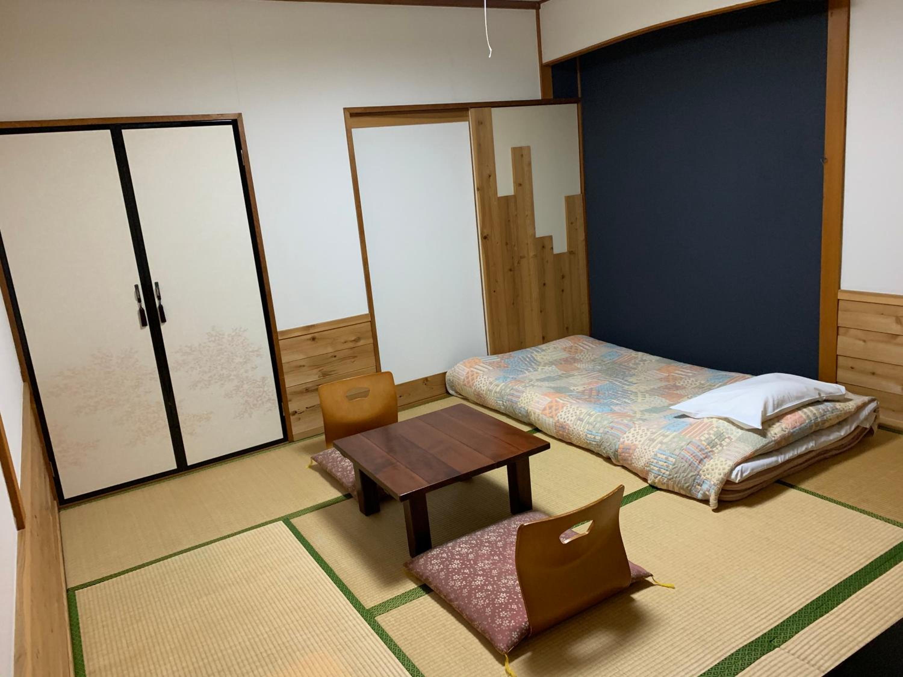 Japanese, Triple, No Bathroom