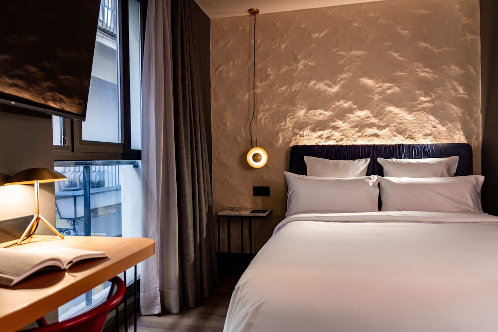 Economy, Queen Bed