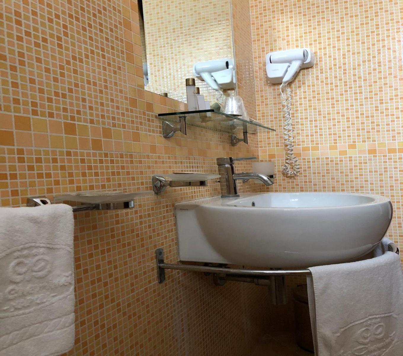Le Cheminee Business Hotel