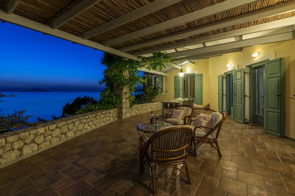 Electra Beachfront Villa 21/50