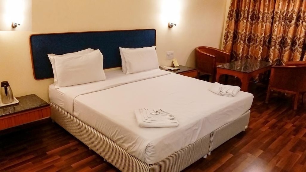 WOODLANDS HOTEL 19/50