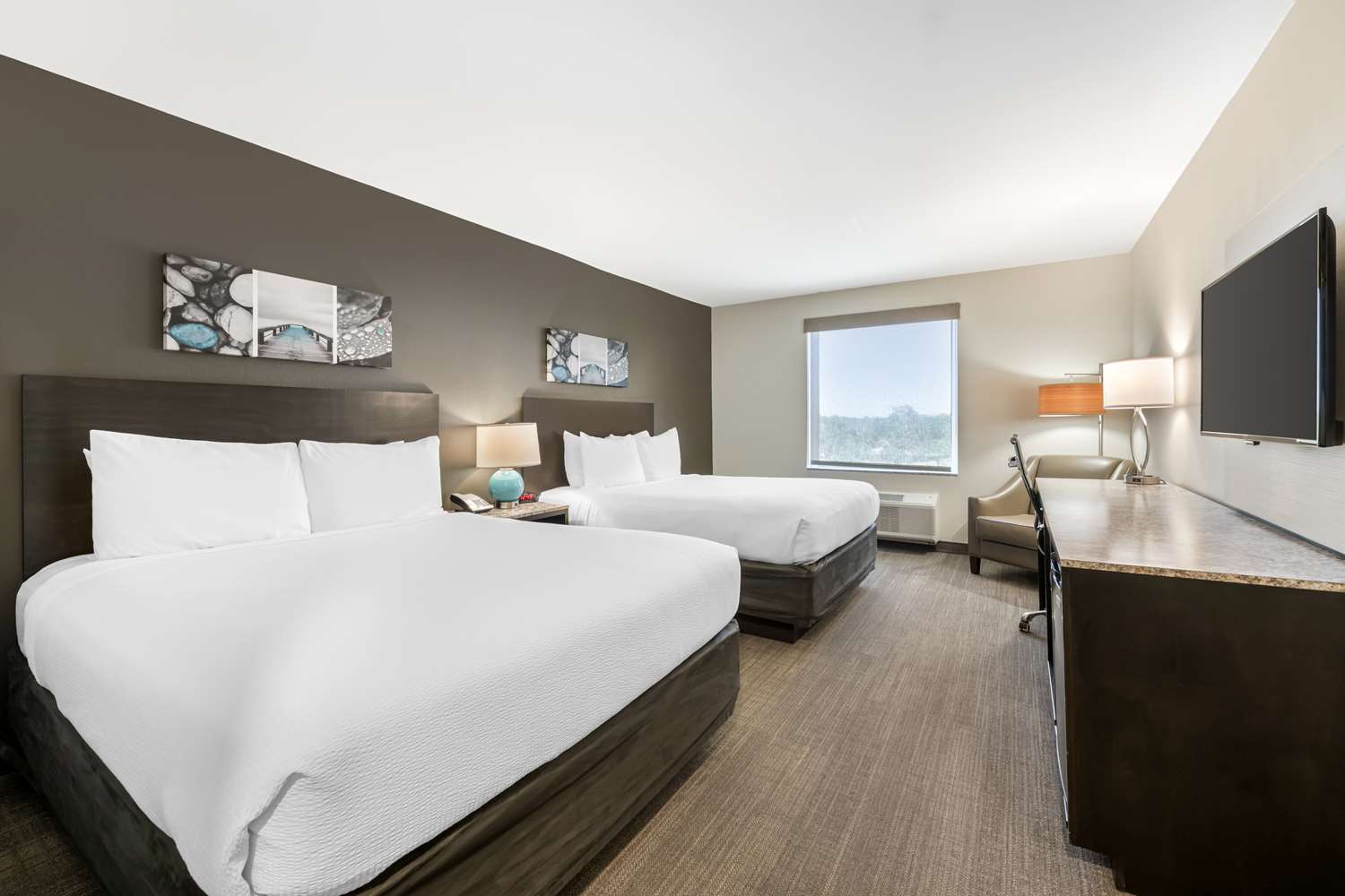 غرفة بسريرين كوين بحوض استحمام لذوي الإعاقة، Caretta Landing Sarasota, an Ascend Collection Hotel 2/3