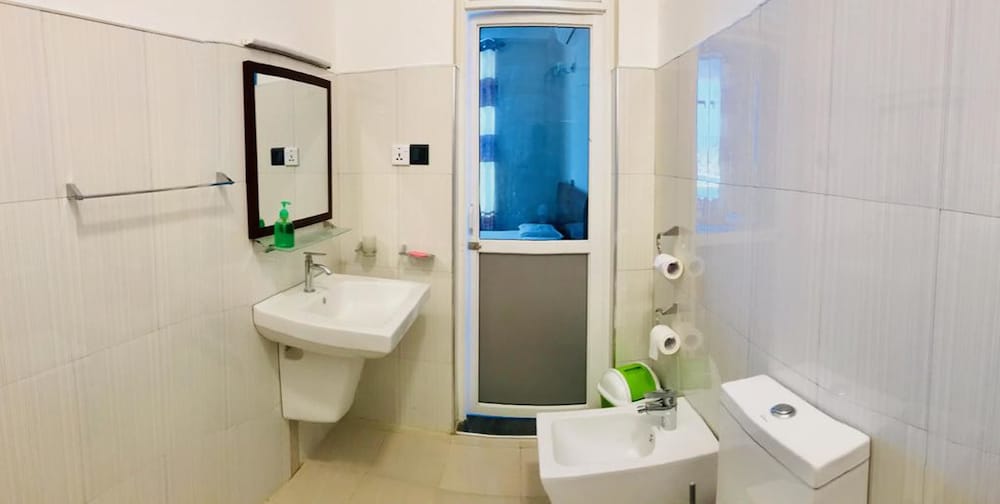 Queens Beach Hotel 45/50