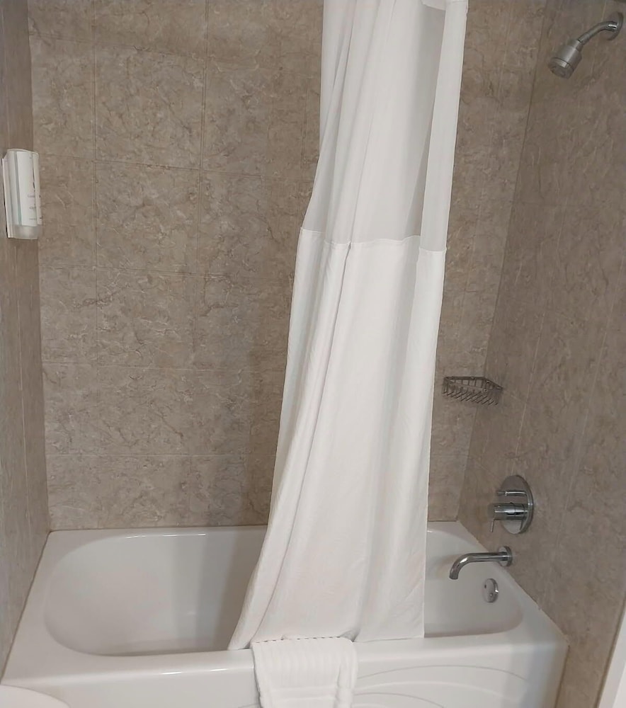 Country Inn & Suites by Radisson, Platteville, WI 46/48