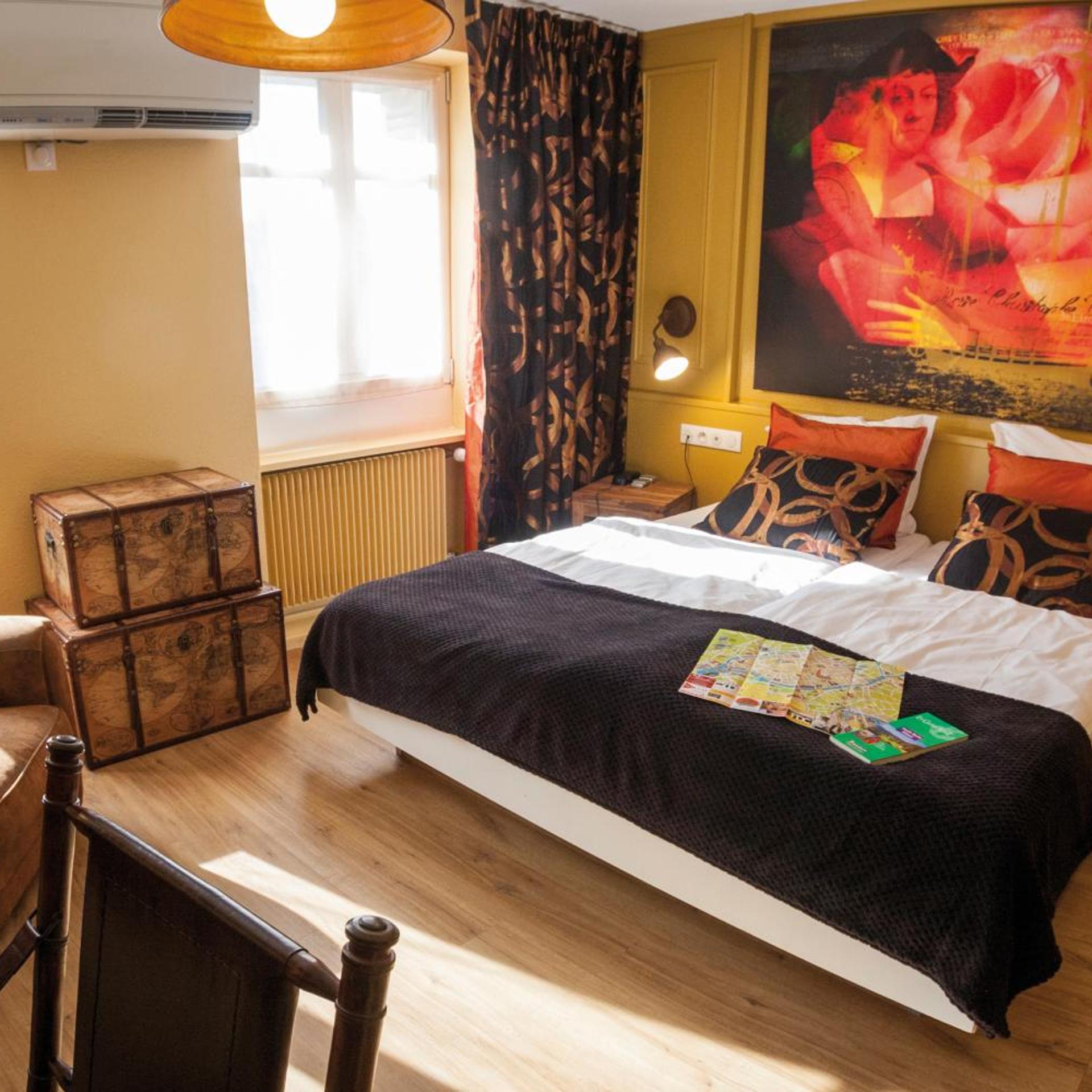 Room, Twin Beds, Hotel Roses Ex Hotel Aux Trois Roses 9/10
